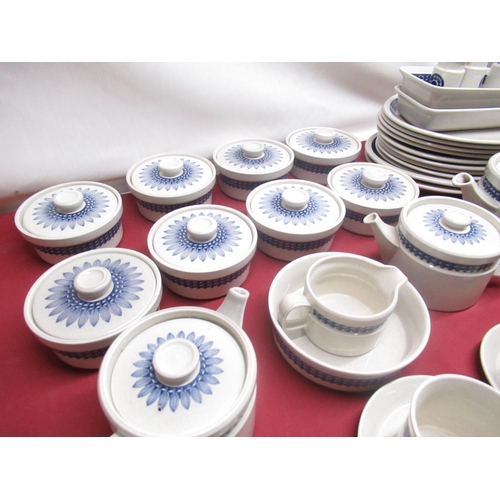 144 - Comprehensive Wedgwood Mexico pattern dinner and tea service comprising oval meat plates, teapots, c... 