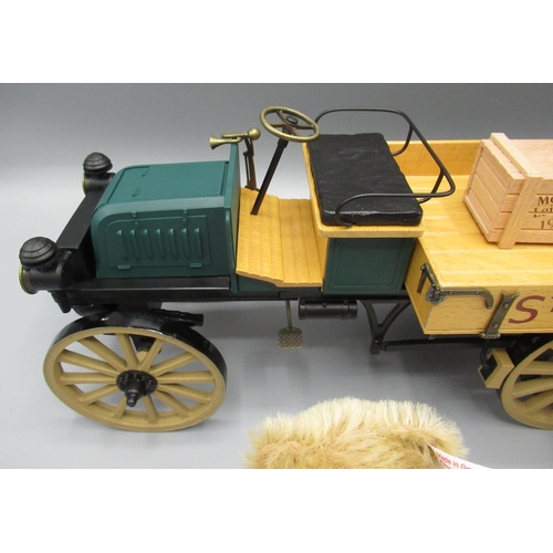 153 - Steiff Delivery Cart with Teddy Bears, limited edition /2000, boxed with certificate