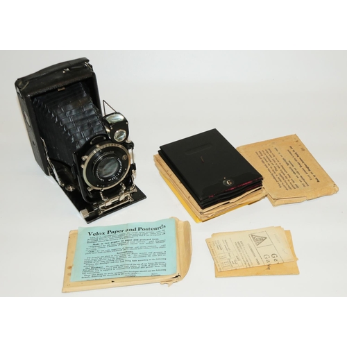 229 - Ensign Cameo folding camera with Deckle Compur Tessar 1:4.5 F=13.5cm lens, complete with accessories... 