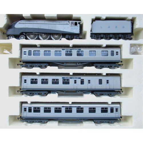 58 - Boxed R2445 LNER 4/6/2 locomotive class A4 Quicksilver, 2 Silver Jubilee coaches, 1 Silver Jubilee b... 