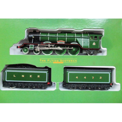 65 - Boxed Flying Scotsman limited presentation from Hornby railways with certificate of authenticity