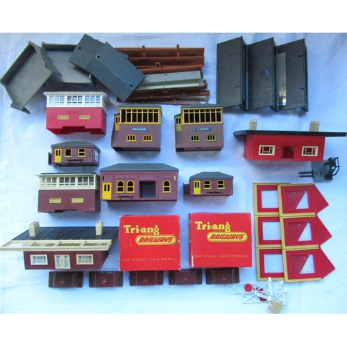 74 - Triang 00 gauge accessories including boxed water tower r78 boxed r61 signal box Exeter - Carlisle s... 