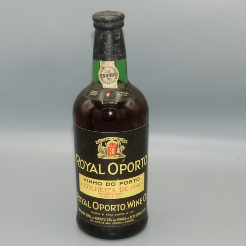 209 - Royal Oporto 1944 Vinho do Port, bottled in 1986