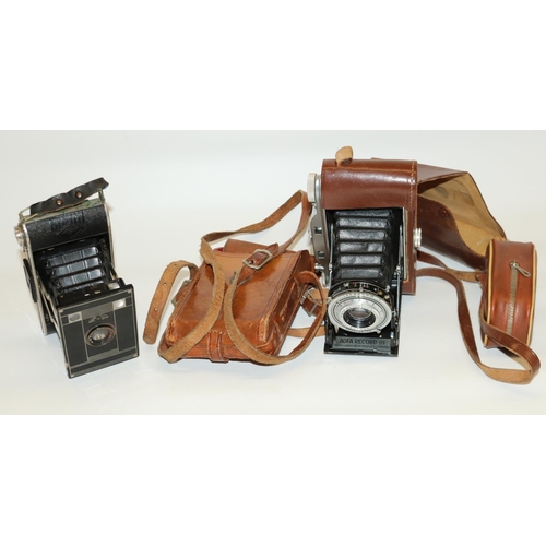 232 - Agfa RIII folding camera, in fitted leather case, 1930's Agfa vest pocket camera, complete with orig... 