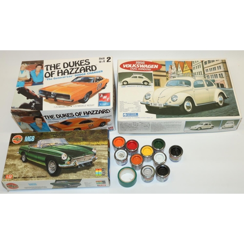 271 - Model car kits: Gunze Sangyo 1:24 scale VW 1956 Beetle Volkswagen Oval Window, Airfix 1:32 scale MGB... 