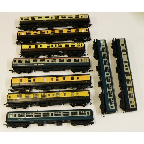 1498 - Triang 00-gauge B.R. buffet restaurant coach, Hornby Great Western MK1 coaches, later MK3 Hornby 00 ... 