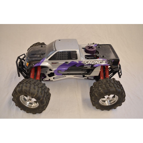HPI SAVAGE 21 (コントローラ付き) An HPI Savage 21 1/8 scale nitro radio control off road car