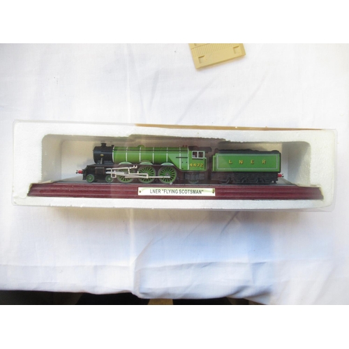 47 - Hornby 0-gauge 08 shunter 0/6/0 locomotive safari, livery Deano safari with Lomack cages and two hum... 