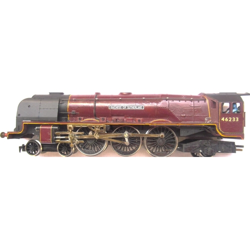 43 - Boxed OO gauge Duchess of Sutherland 46233 engine with coal tender and an unboxed Acton Hall 4982 en... 