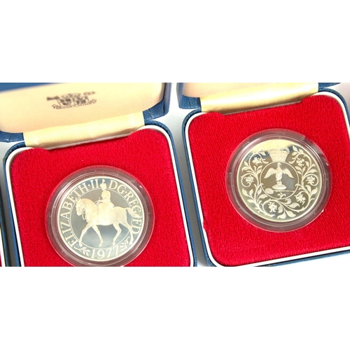 690 - Selection of silver proof coins to include Queen Mother 80th birthday, Golden Wedding £5 (2), Isle o... 