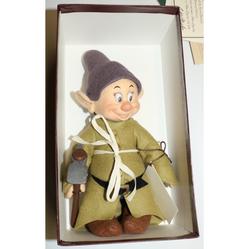 124 - R. John Wright Dolls Inc. 2003 rare artist's proof set of Walt Disney Snow White and the Seven Dwarf... 