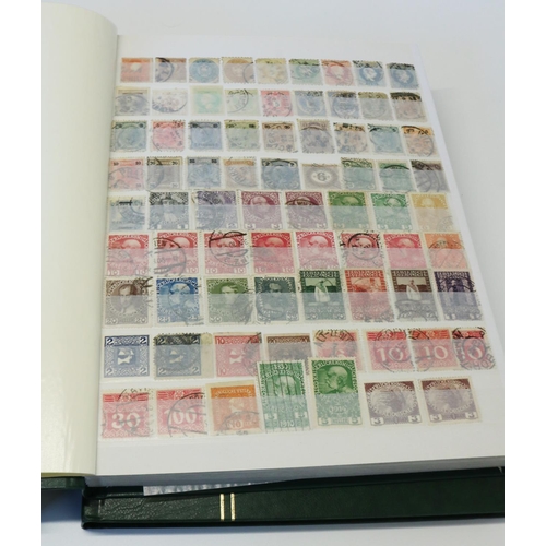 832 - Good and comprehensive and well laid out world stamps inc. Italy, Australia and France in 3 albums