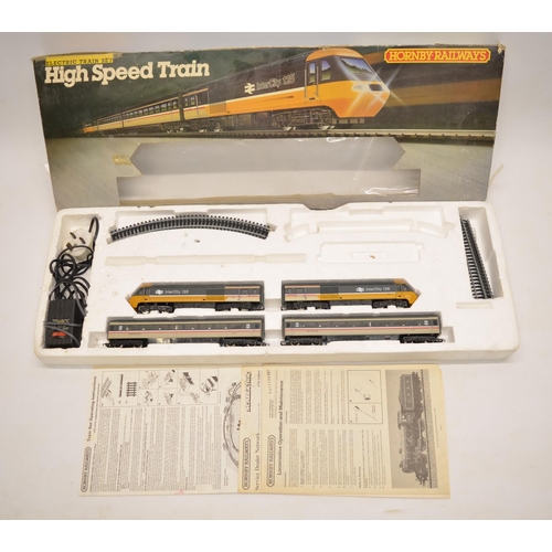 1067 - An incomplete Hornby High Speed Train Set with Intercity 125 and 2 passenger coaches. Models in good... 