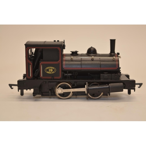 1069 - A collection of OO gauge electric locomotive models and a small scale static King Class (GWR) model ... 