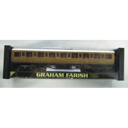 1075 - Collection of Mainline & Graham Farish OO gauge carriages, including BRSK Coach Maroon 2nd Class, et... 