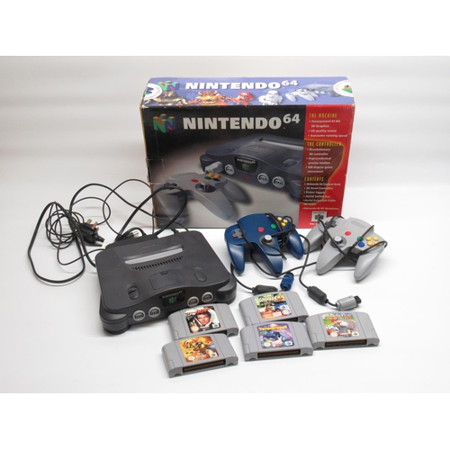 1441 - Nintendo 64 console, 2 controllers and 5 games