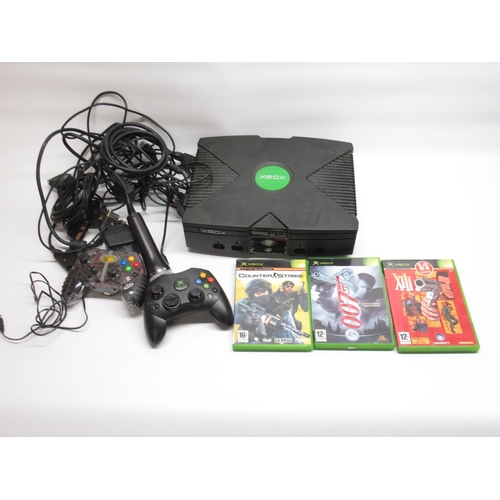 1444 - Xbox console, 2 controllers and 3 games