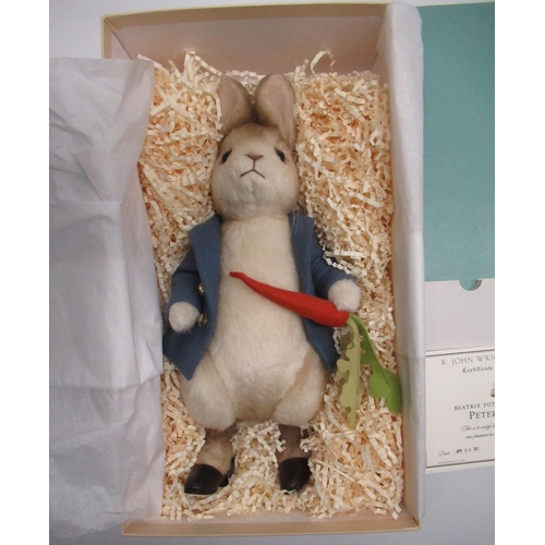 125 - R. John Wright Dolls Inc. Beatrix Potter Collection Peter Rabbit, H32cm, limited edition 1896/2500, ... 