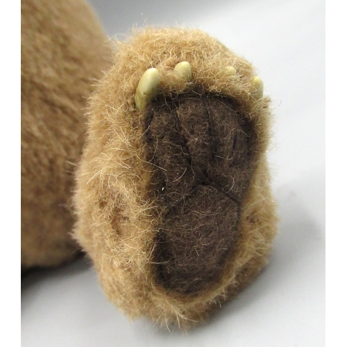 137 - R. John Wright Dolls Inc. Tag Bear Toodles in brown mohair with collar, H23cm, limited edition 39/50... 