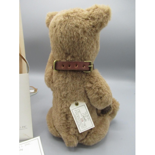 137 - R. John Wright Dolls Inc. Tag Bear Toodles in brown mohair with collar, H23cm, limited edition 39/50... 