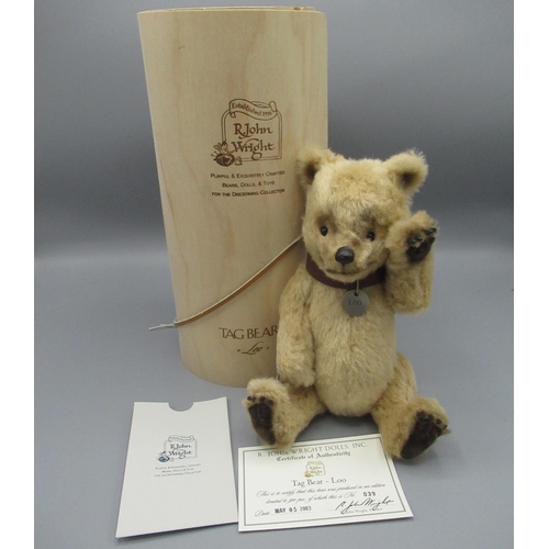 139 - R. John Wright Dolls Inc. Tag Bear Loo in golden brown mohair with collar, H23cm, limited edition 39... 