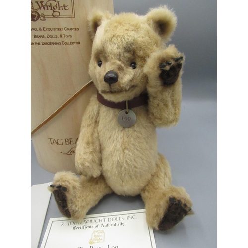 139 - R. John Wright Dolls Inc. Tag Bear Loo in golden brown mohair with collar, H23cm, limited edition 39... 