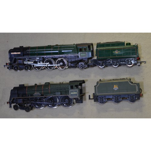 103 - Hornby Oliver Cromwell 70013 locomotive with OO gauge tender, Mainline Royal Scot 46100 locomotive w... 