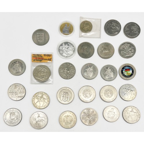 606 - Selection of GB and commonwealth cupro nickel crowns and other mixed coinage