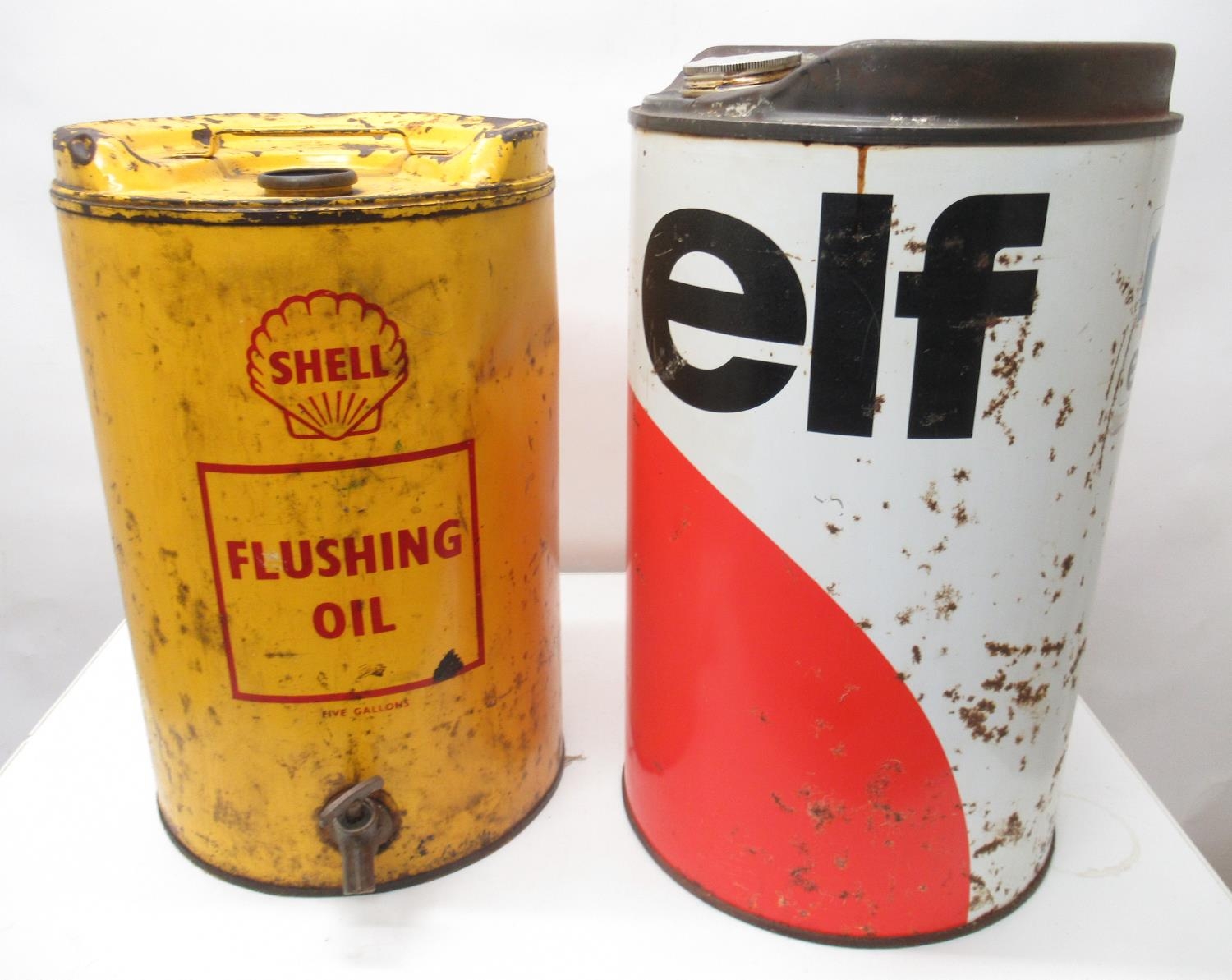 Shell Flushing Oil 5 gallon oil can with tap & a Elf 25 litre oil can (2)
