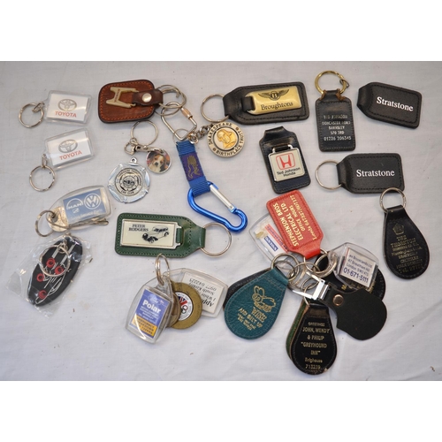 897 - Collection of vehicle manufacturers bonnet badges incl. MG Magnette, Commer, Humber, Triumph, Singer... 