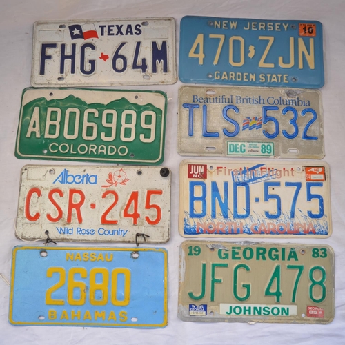 899 - Collection of 17 US/Canadian number plates incl. New York, Texas, North Carolina, Nassau, Alberta et... 