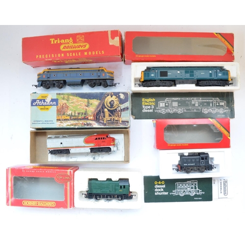 149 - Five boxed OO/HO gauge electric train models in fair to good used condition, incl.an Athearn Santa F... 