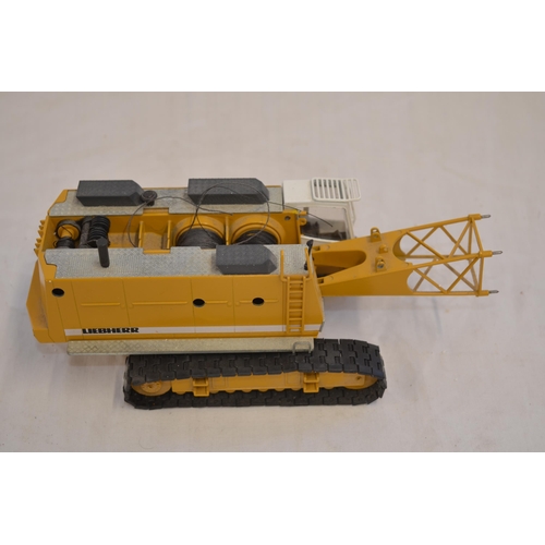 400 - Boxed 1/50 scale diecast Liebherr HS 881 crawler crane model by Conrad (model no 2831). Excellent le... 