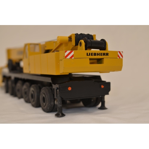 411 - Boxed 1/50 scale diecast Liebherr LT1100 Aotokran mobile telescopic crane model by Conrad (model no ... 