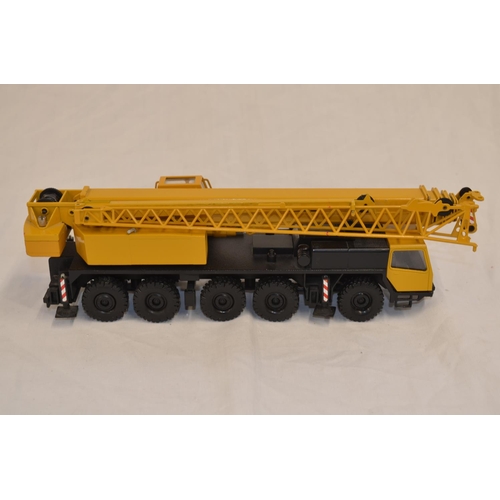 412 - Boxed 1/50 scale diecast Liebherr LTM 1090 mobile telescopic crane model by Conrad (model no 2085). ... 