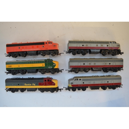 153 - Collection of used OO/HO gauge electric train models from Hornby and Tri-Ang. Includes a Hornby 