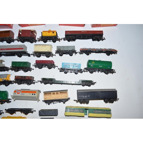 157 - Collection of used OO gauge passenger wagons, rolling stock, a Tri-Ang Transcontinental HO 31018 pow... 