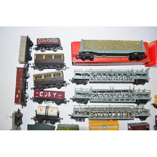 158 - Collection of previously used OO gauge rolling stock from Hornby, Hornby Dublo, Tri-Ang etc. Please ... 