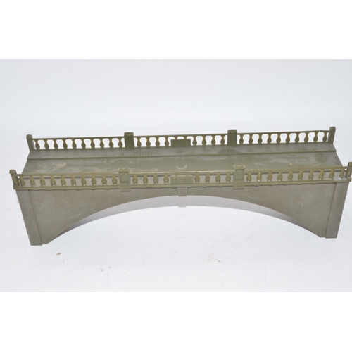 159 - Collection of OO gauge scenic and track accessories including buildings, bridges, tunnel entrances, ... 