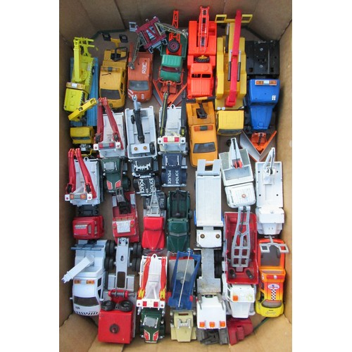 256 - Collection of various scale diecast vehicles, the majority wreckers and tow trucks inc. various Shad... 