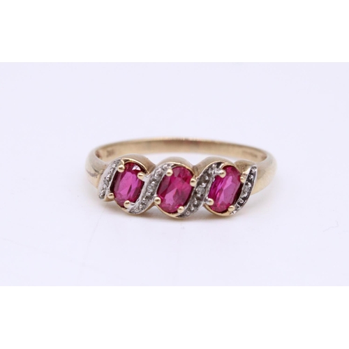 959A - 9ct gold three stone ruby and diamond crossover ring, size T, 2.0 g