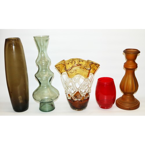 120 - Late C20th glass vases incl. a basket-effect art glass vase with waved edge, H33cm (5)