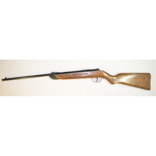 673 - Diana Model 25 .177 break barrel air rifle in good working order. Overall condition is good but miss... 