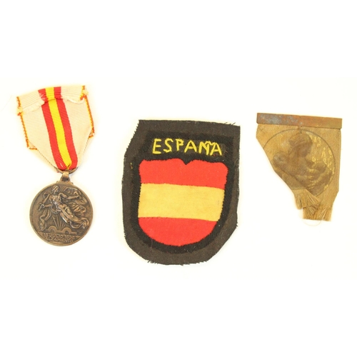 71 - 1939 Spanish Civil War Alzamiento commemorative medal, Espana cloth patch and an ribbon