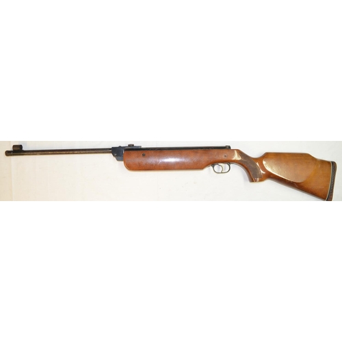 691 - Diana Series 70 Model 71 .22 break barrel air rifle. The gun holds compression and fires well, howev... 