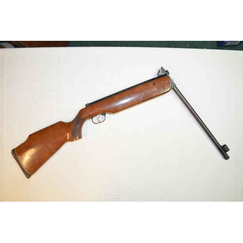 691 - Diana Series 70 Model 71 .22 break barrel air rifle. The gun holds compression and fires well, howev... 