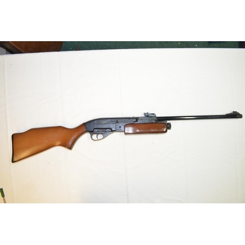 692 - El Gamo G1200 .177 CO2 powered air rifle in good working order and good used overall condition.