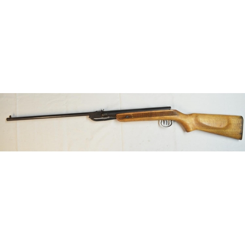 693 - Vintage .22 break barrel air rifle in working order. Stamped Made In Hungary, serial number 49505, m... 