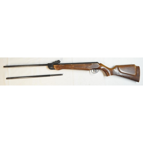 704 - Webley Hawk Mk2 break barrel air rifle in working order. Gun in overall fair condition though the st... 