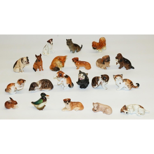 513 - Collection of twenty Royal Doulton miniature animal figures including K series, mostly dogs and cats